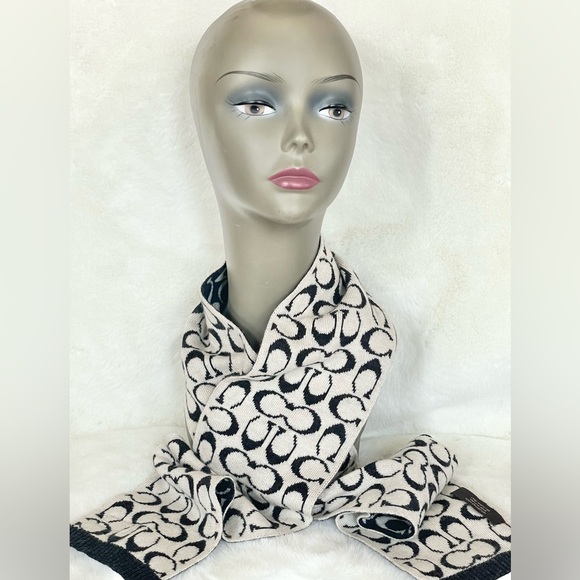 Like New COACH SIGNATURE REVERSIBLE SCARF BLACK & CREAM logo patch  in cream - Picture 1 of 4